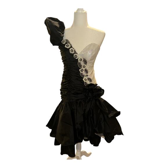 Alyce designs Vintage asymmetrical couture black and white dress - Picture 2 of 8